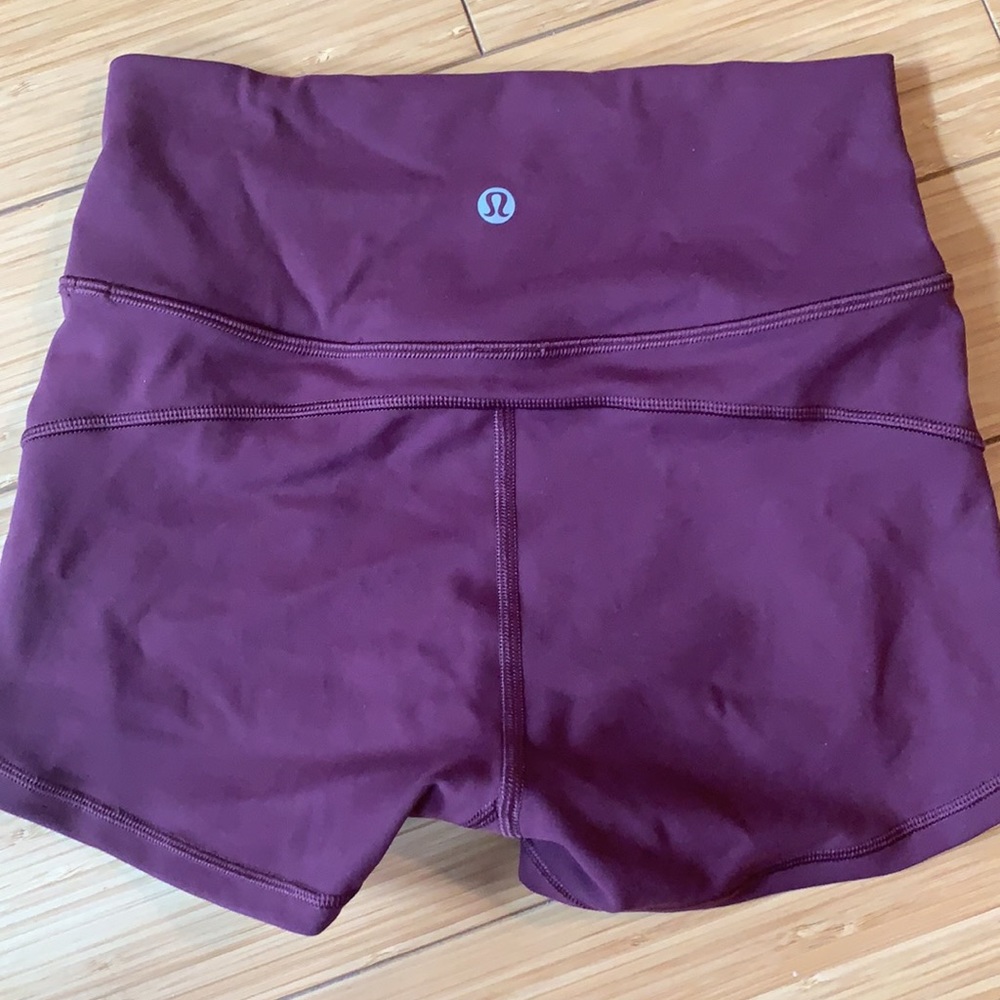 Lululemon size 2 short in maroon